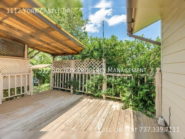 Building Photo - 1112 York Castle Dr