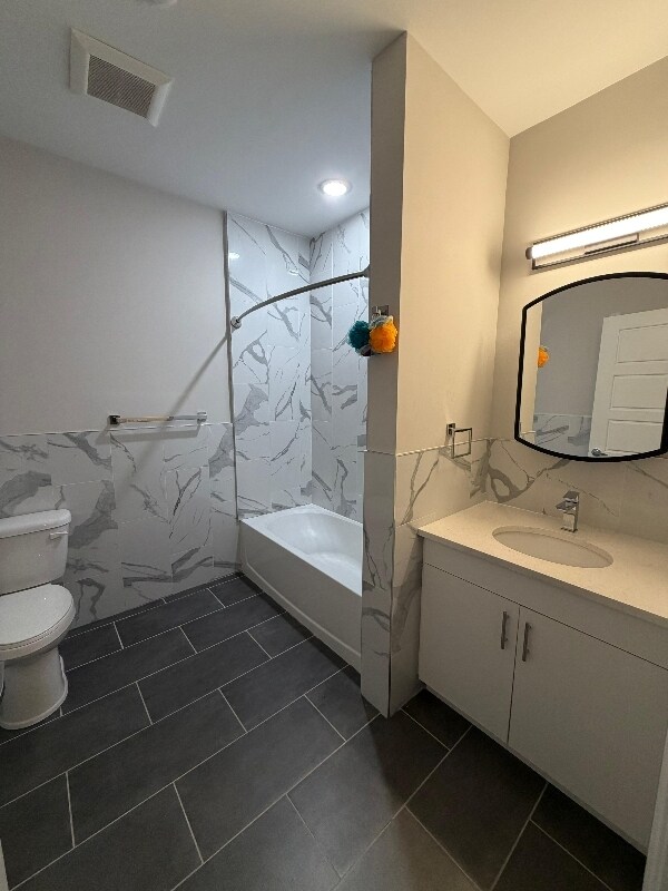 Building Photo - 313-315-315 Lake St