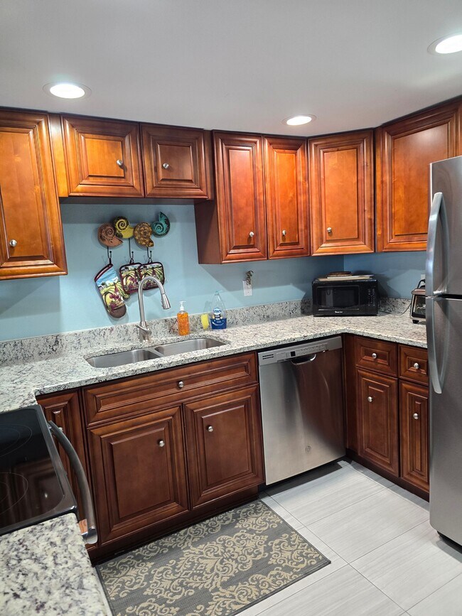 Building Photo - 6161 Gulf Winds Dr