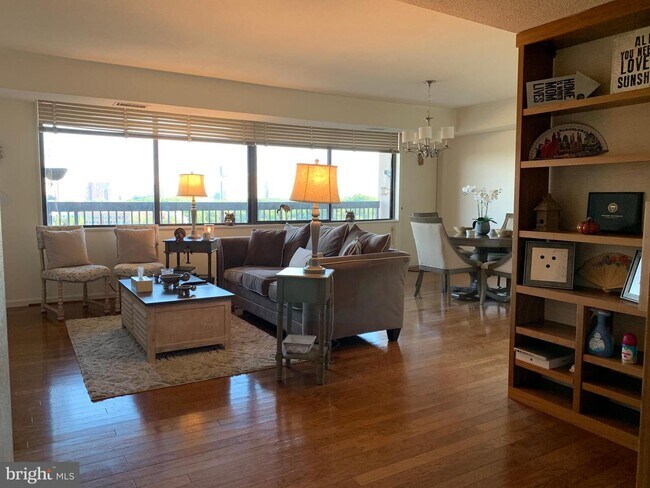 Building Photo - 3713 S George Mason Dr