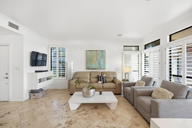 Building Photo - Charming 2-Bedroom Casita