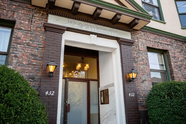 Building Photo - Bernkastle Apartments