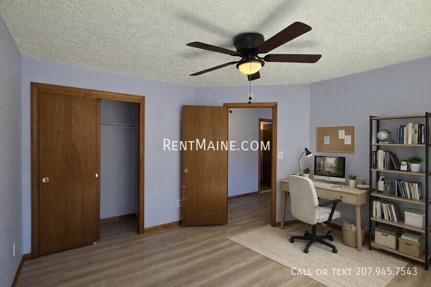 Building Photo - 10 Hartley St