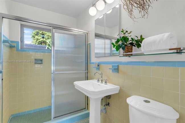 Building Photo - 415 Velarde Ave