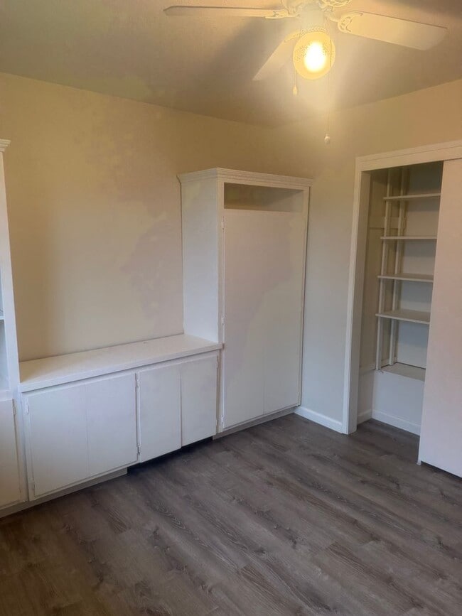 Building Photo - Great 3 bedroom 2 bath home some utilities included