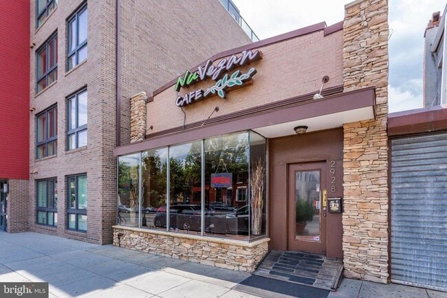 Building Photo - Gorgeous Rowhome Walking Distance to Colum...