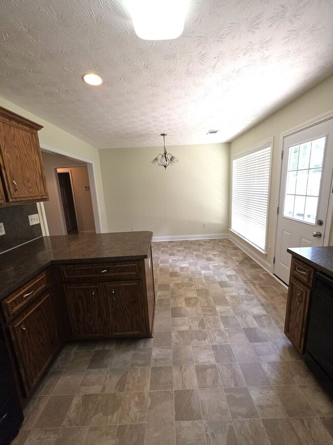 Building Photo - 22 Shadowridge Ln