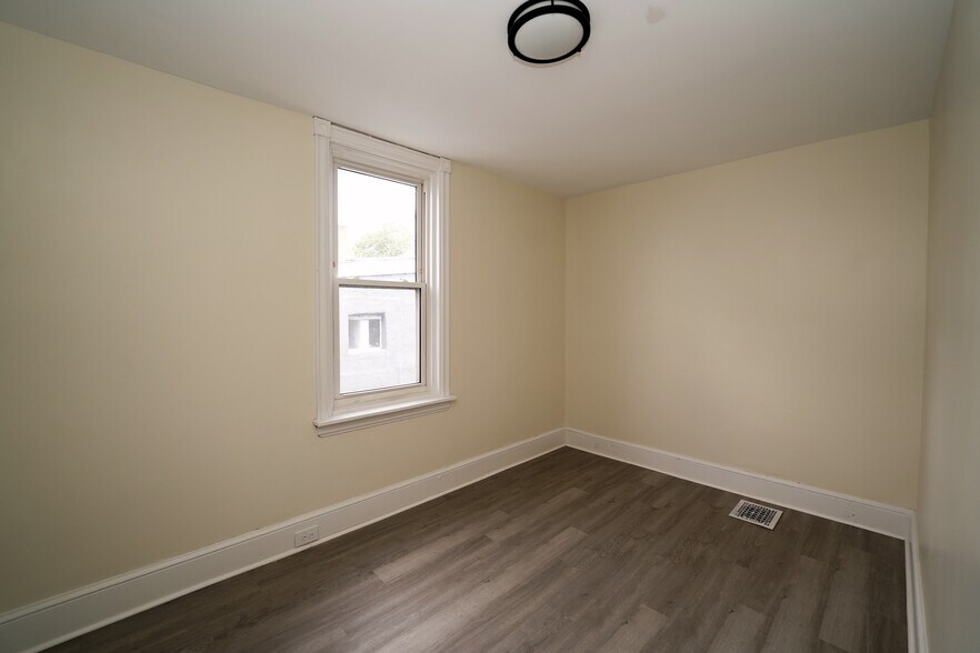 bedroom 3 - 407 S Claymont St