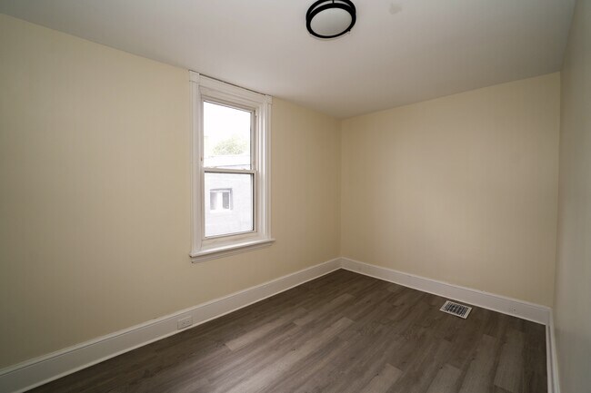 bedroom 3 - 407 S Claymont St