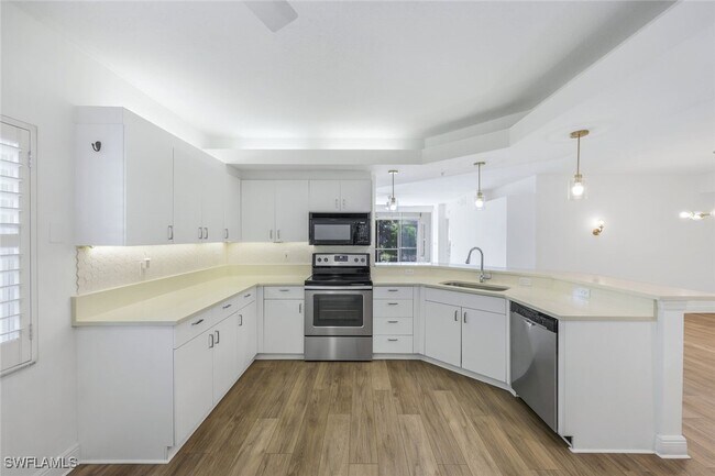 Building Photo - 6812 Satinleaf Rd S