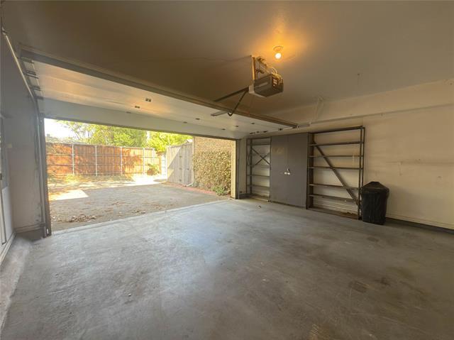 Building Photo - 5991 Lindenshire Ln