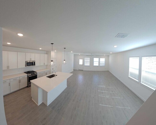 Building Photo - 8430 Bay Oaks Dr