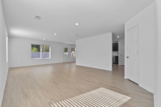 Building Photo - 18718 Clearwater Brk Dr