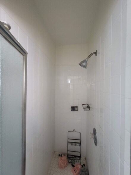 Building Photo - 2321 Veteran Ave