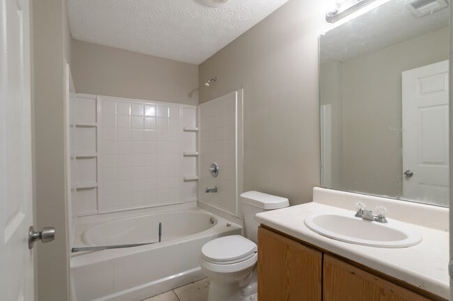 Building Photo - 6302 Fairington Village Dr