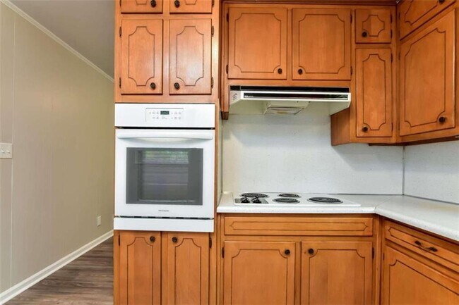 Building Photo - 2618 Treadway Dr