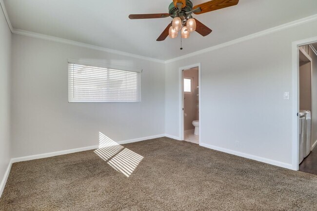 Building Photo - Pristine 4 bedroom, 2 bath, single level h...