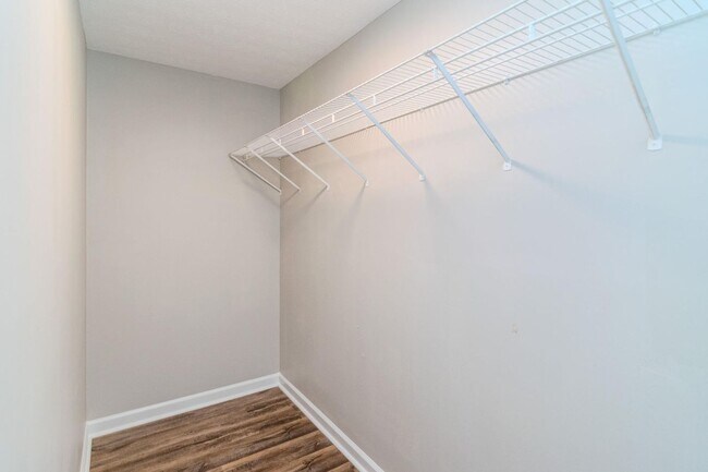 Building Photo - Beautifully updated 3 bedroom, 2.5 bath townhouse in a fantastic Lexington location!