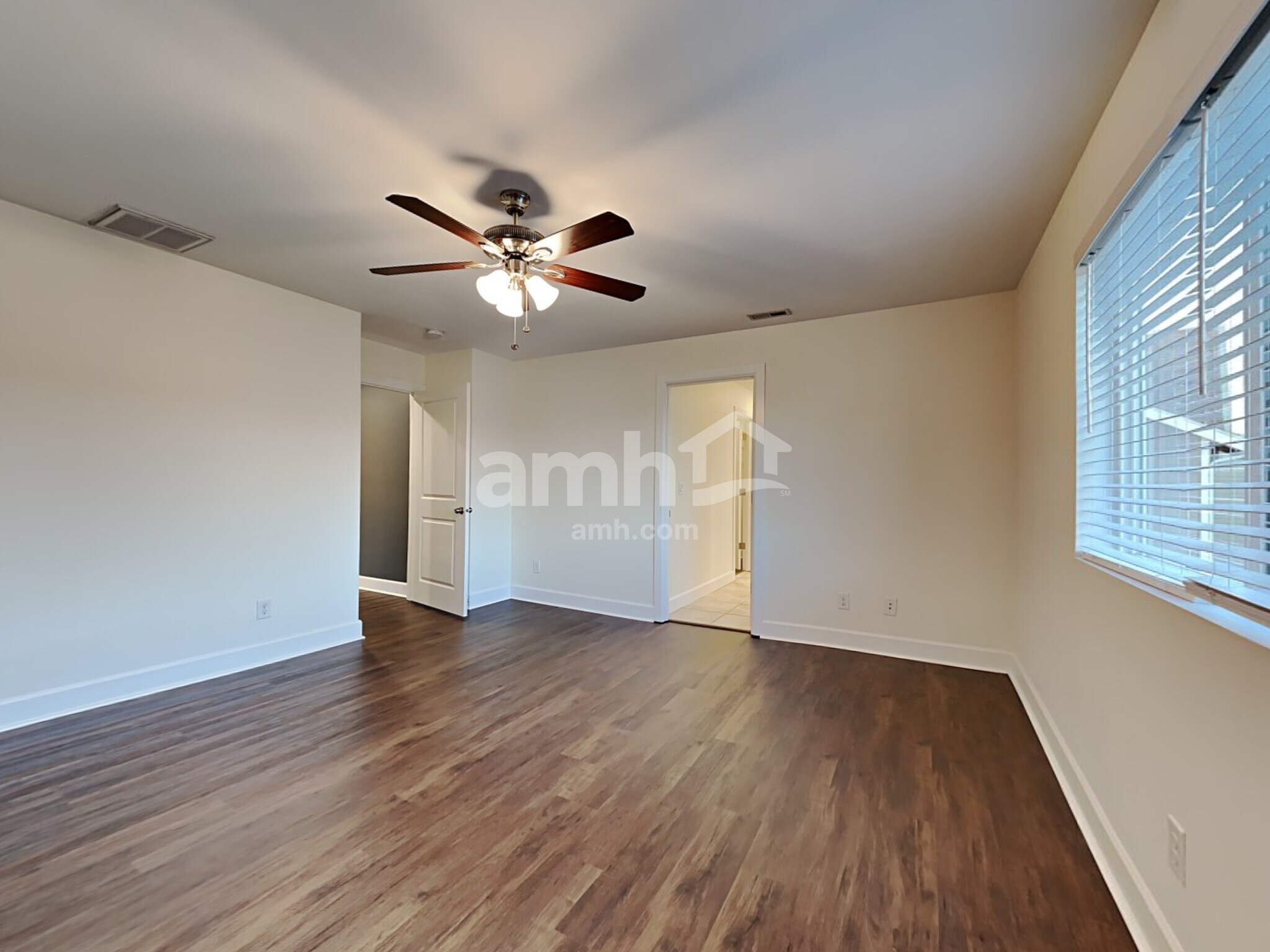Building Photo - 18507 18th Ave E