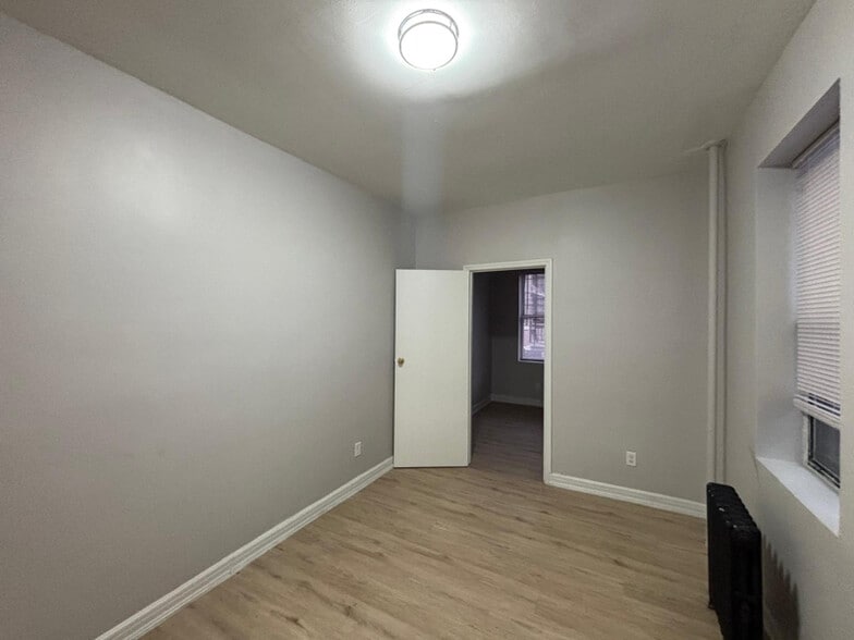 Building Photo - 303 58th St