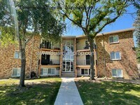 Building Photo - Top Floor w/Balcony, Excellent Condition, ...
