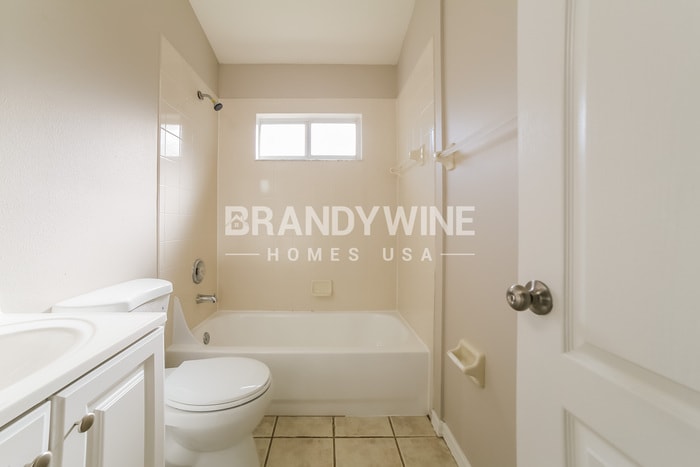 Building Photo - 1427 Lake Shore Ranch Dr