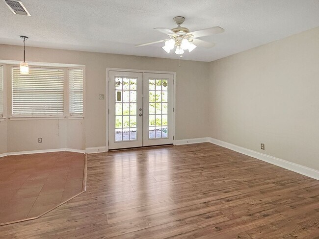 Building Photo - Charming 3-Bedroom Home in Sought-After Li...