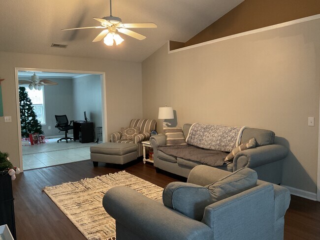 Building Photo - 183 Talon Dr