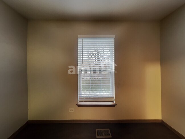 Building Photo - 1404 Keele Dr