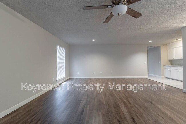 Building Photo - 732 Westridge Ct