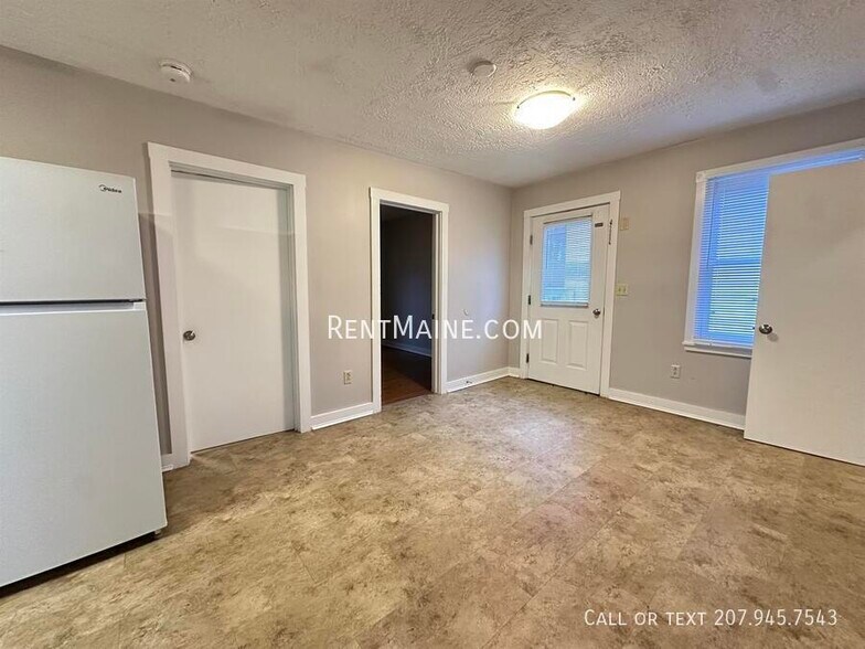 Building Photo - 119 Main St