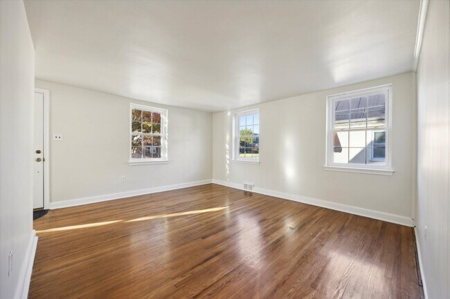 Building Photo - Beautiful 3BD/1BA Cape Cod in Broomall!