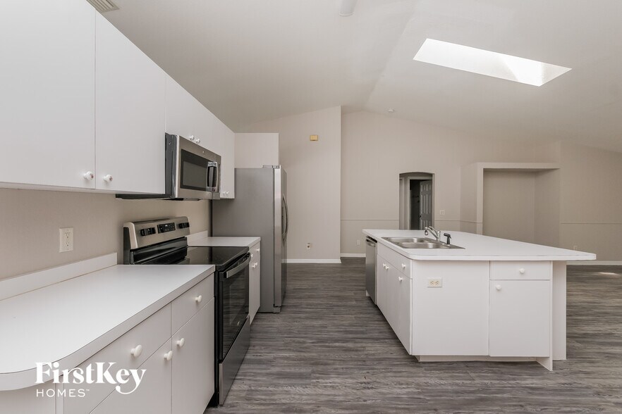 Building Photo - 2920 Tusket Ave