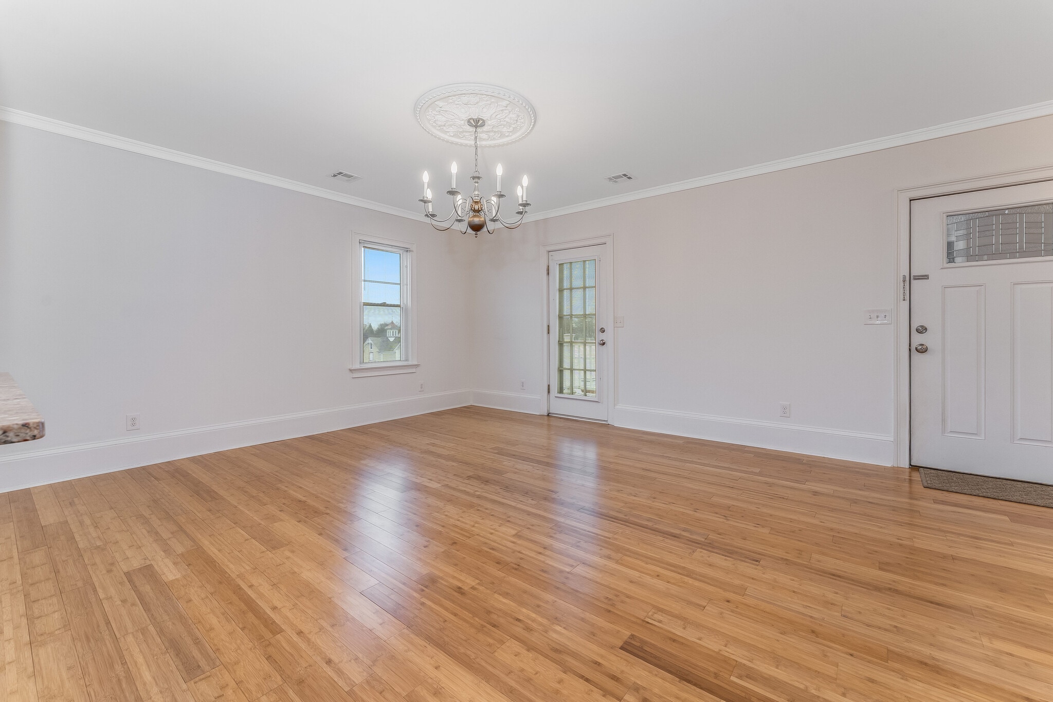 Building Photo - 16 Main St