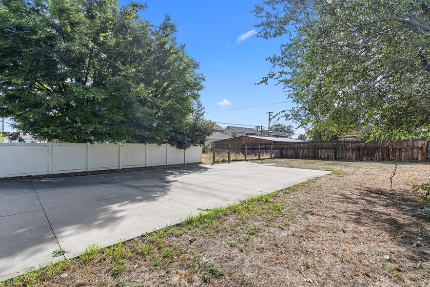 Building Photo - 430 S 400 W