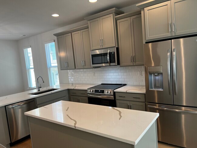 Kitchen - 5032 York Park Ln