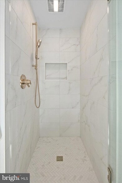 Building Photo - 909 N Irving St