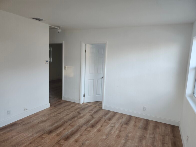 Building Photo - 732 NW 5th Ct