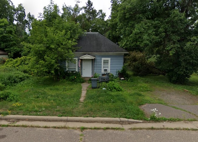 Primary Photo - 218 Sabin Ave W