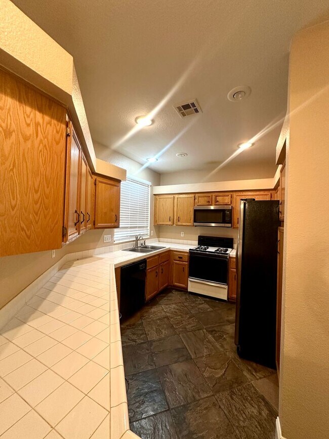 Building Photo - 5155 W Tropicana Ave