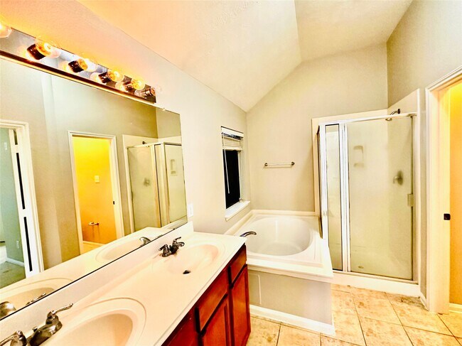 Building Photo - 20747 Pine Rain Ct