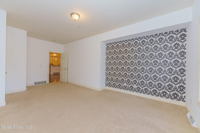 Building Photo - 502 Valley Pointe Dr