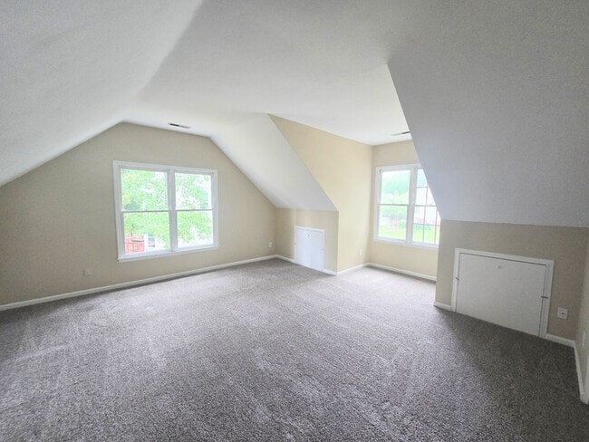 Building Photo - 1009 Friar Tuck Ct