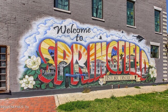 Building Photo - 136 E 6th St