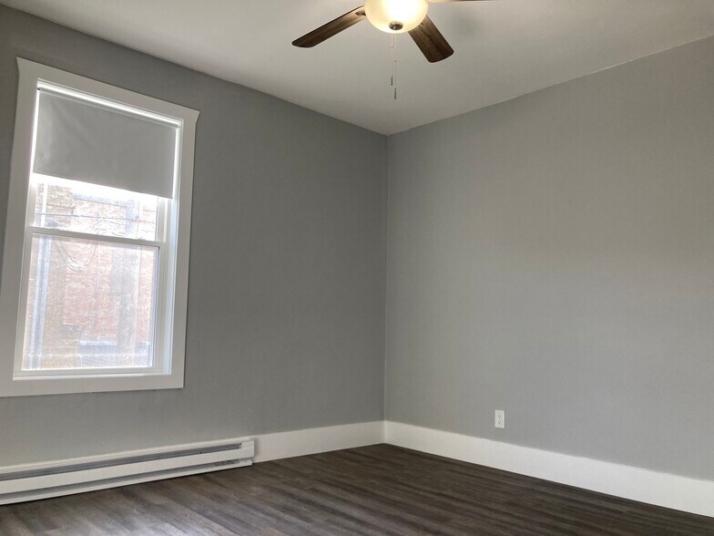 Living Area - 231 2nd Ave NE