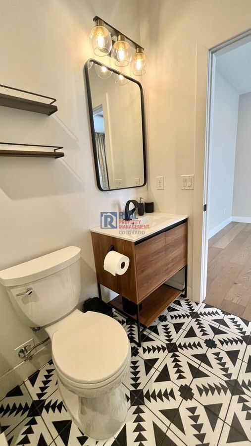 Building Photo - 127 1/2 S Pennsylvania St-