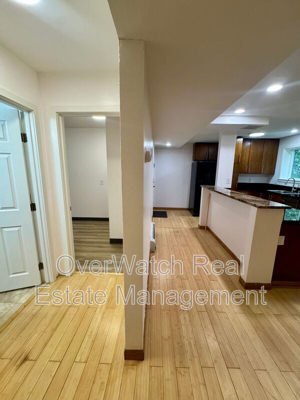 Building Photo - 3011 Lois Dr