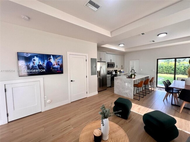 Building Photo - 8753 SW 34th St