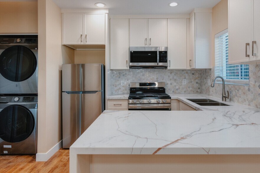 Building Photo - 2703 W Alondra Blvd