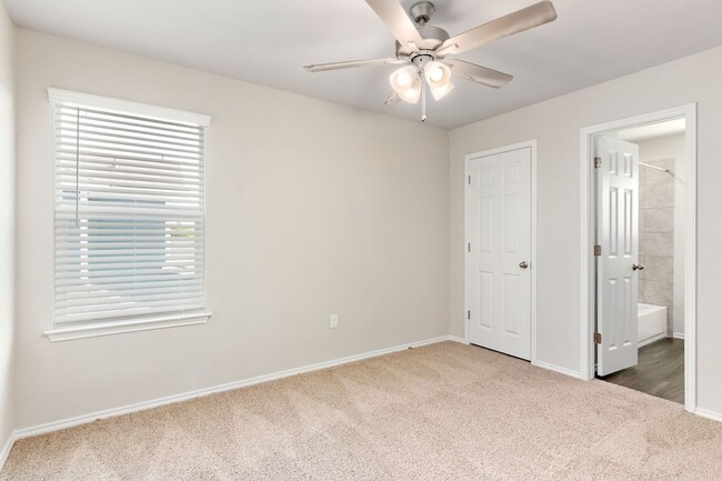 Building Photo - 9204 Canyon Bnd
